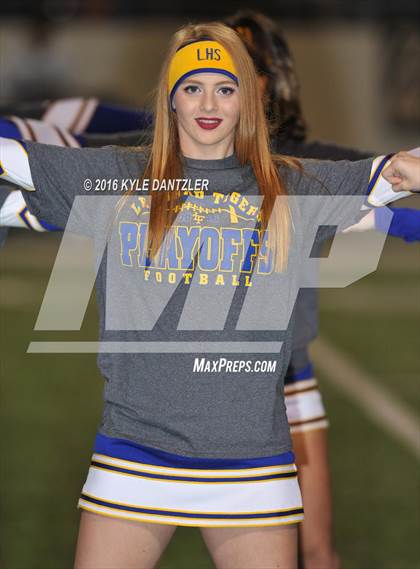 Thumbnail 1 in Leonard vs. Nocona (UIL 3A Division 2 Region 2 bi-district) photogallery.