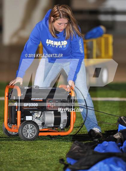 Thumbnail 1 in Leonard vs. Nocona (UIL 3A Division 2 Region 2 bi-district) photogallery.