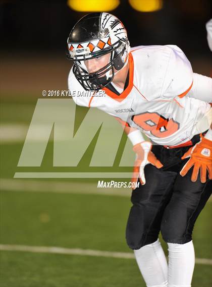 Thumbnail 2 in Leonard vs. Nocona (UIL 3A Division 2 Region 2 bi-district) photogallery.