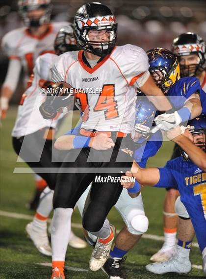 Thumbnail 3 in Leonard vs. Nocona (UIL 3A Division 2 Region 2 bi-district) photogallery.