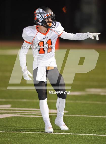 Thumbnail 1 in Leonard vs. Nocona (UIL 3A Division 2 Region 2 bi-district) photogallery.