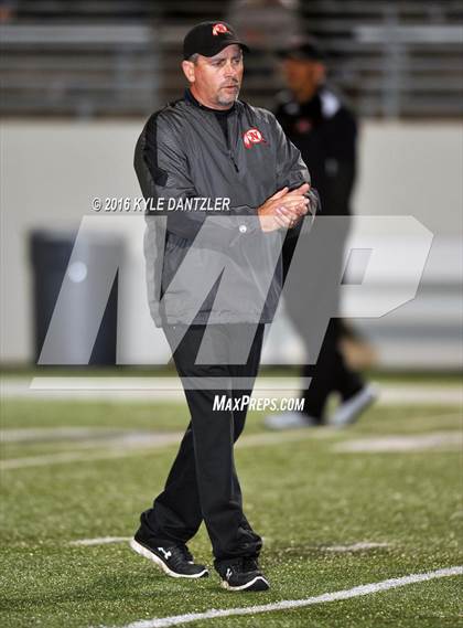 Thumbnail 3 in Leonard vs. Nocona (UIL 3A Division 2 Region 2 bi-district) photogallery.