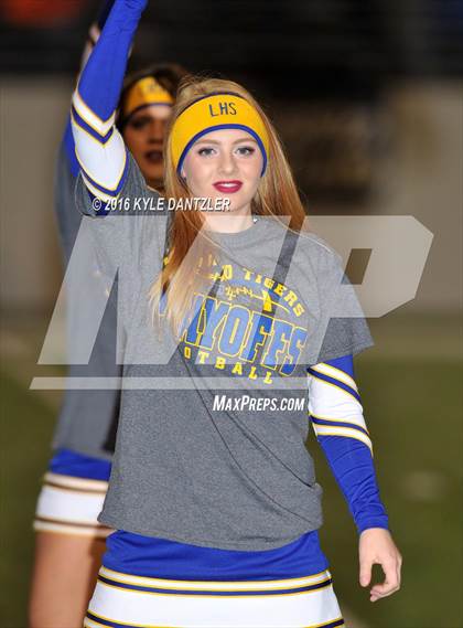 Thumbnail 1 in Leonard vs. Nocona (UIL 3A Division 2 Region 2 bi-district) photogallery.