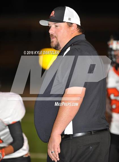 Thumbnail 3 in Leonard vs. Nocona (UIL 3A Division 2 Region 2 bi-district) photogallery.