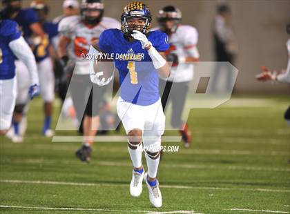 Thumbnail 2 in Leonard vs. Nocona (UIL 3A Division 2 Region 2 bi-district) photogallery.