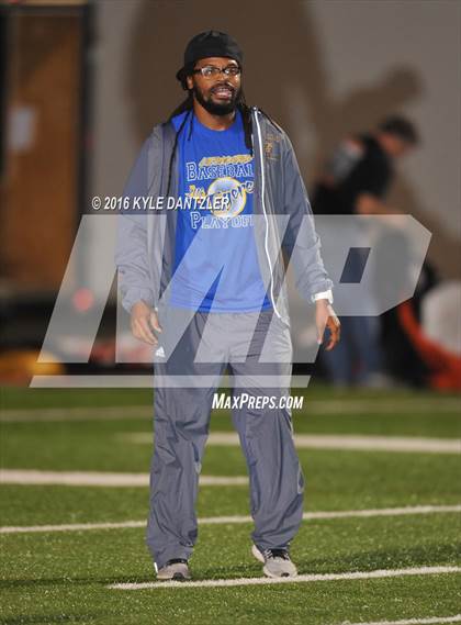 Thumbnail 1 in Leonard vs. Nocona (UIL 3A Division 2 Region 2 bi-district) photogallery.