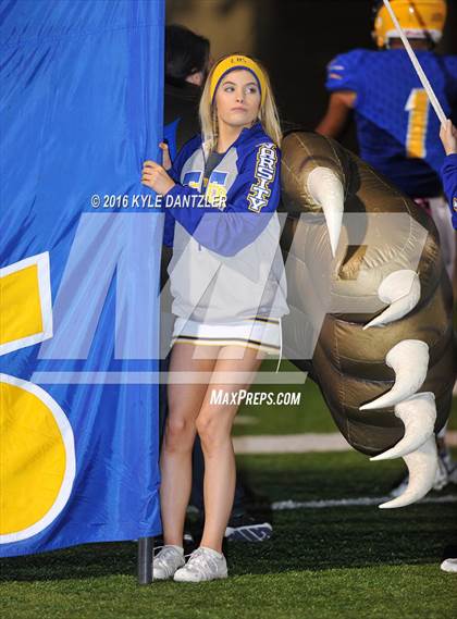Thumbnail 3 in Leonard vs. Nocona (UIL 3A Division 2 Region 2 bi-district) photogallery.