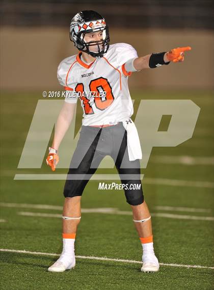 Thumbnail 1 in Leonard vs. Nocona (UIL 3A Division 2 Region 2 bi-district) photogallery.