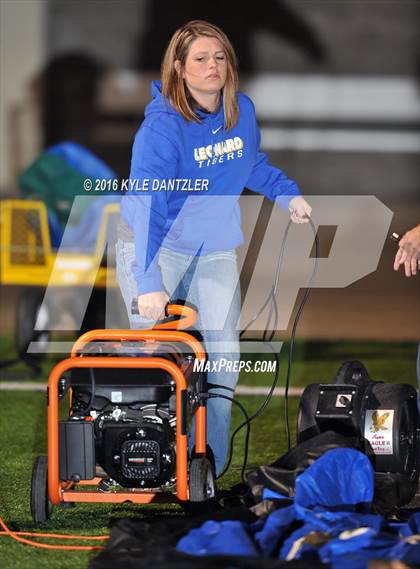 Thumbnail 2 in Leonard vs. Nocona (UIL 3A Division 2 Region 2 bi-district) photogallery.