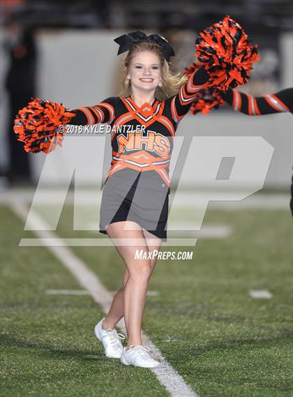 Thumbnail 1 in Leonard vs. Nocona (UIL 3A Division 2 Region 2 bi-district) photogallery.