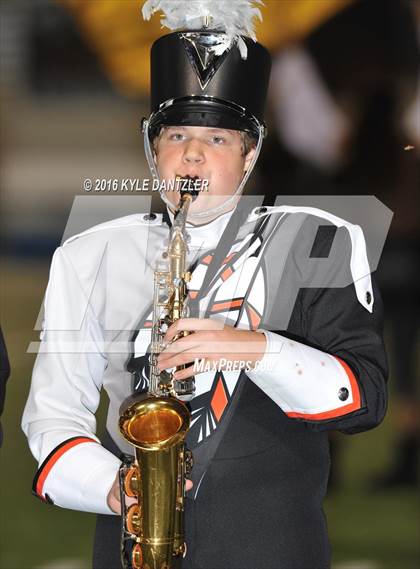 Thumbnail 1 in Leonard vs. Nocona (UIL 3A Division 2 Region 2 bi-district) photogallery.