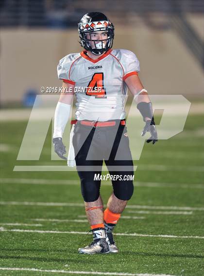 Thumbnail 1 in Leonard vs. Nocona (UIL 3A Division 2 Region 2 bi-district) photogallery.