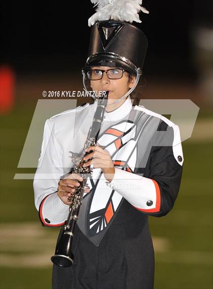 Thumbnail 1 in Leonard vs. Nocona (UIL 3A Division 2 Region 2 bi-district) photogallery.