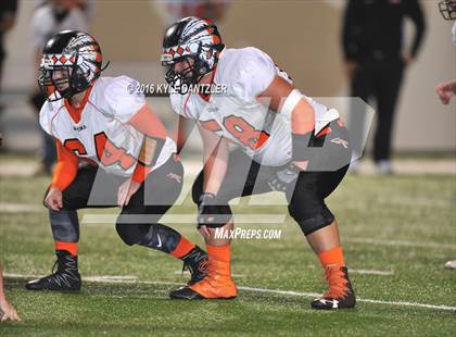 Thumbnail 2 in Leonard vs. Nocona (UIL 3A Division 2 Region 2 bi-district) photogallery.