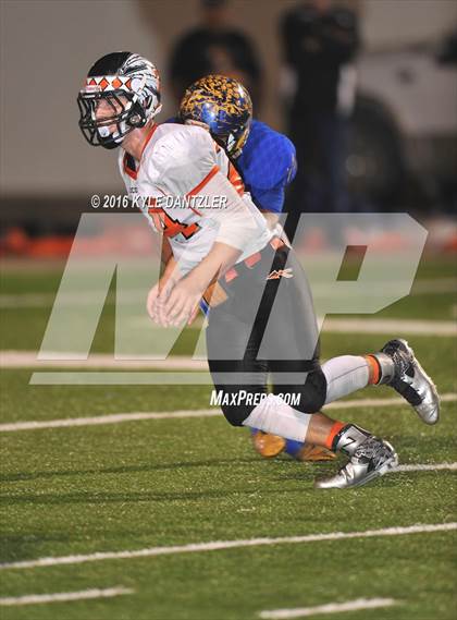 Thumbnail 2 in Leonard vs. Nocona (UIL 3A Division 2 Region 2 bi-district) photogallery.