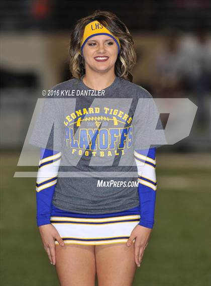 Thumbnail 1 in Leonard vs. Nocona (UIL 3A Division 2 Region 2 bi-district) photogallery.