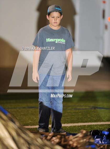 Thumbnail 2 in Leonard vs. Nocona (UIL 3A Division 2 Region 2 bi-district) photogallery.