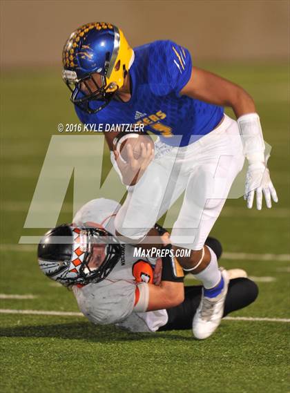 Thumbnail 3 in Leonard vs. Nocona (UIL 3A Division 2 Region 2 bi-district) photogallery.