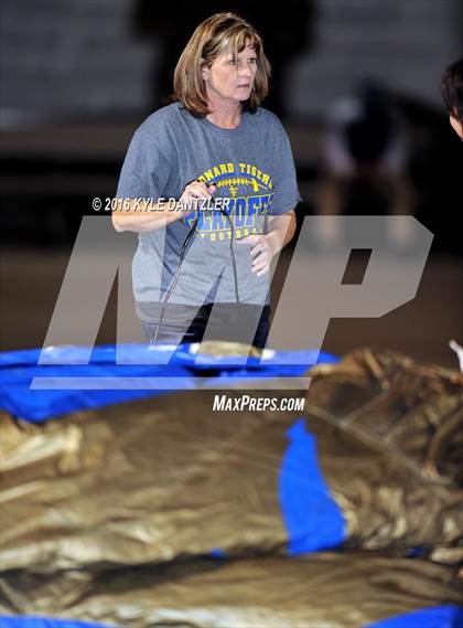 Thumbnail 3 in Leonard vs. Nocona (UIL 3A Division 2 Region 2 bi-district) photogallery.