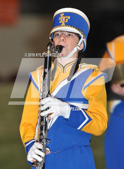 Thumbnail 2 in Leonard vs. Nocona (UIL 3A Division 2 Region 2 bi-district) photogallery.