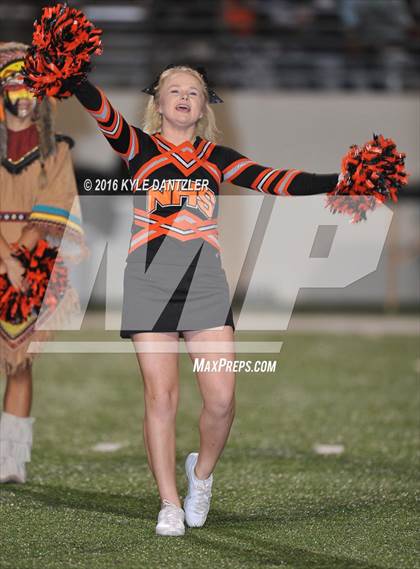 Thumbnail 2 in Leonard vs. Nocona (UIL 3A Division 2 Region 2 bi-district) photogallery.