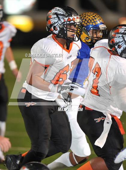 Thumbnail 1 in Leonard vs. Nocona (UIL 3A Division 2 Region 2 bi-district) photogallery.