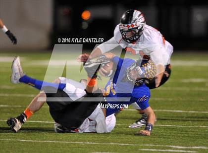 Thumbnail 1 in Leonard vs. Nocona (UIL 3A Division 2 Region 2 bi-district) photogallery.