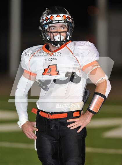 Thumbnail 1 in Leonard vs. Nocona (UIL 3A Division 2 Region 2 bi-district) photogallery.