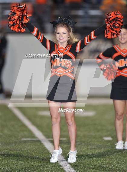 Thumbnail 3 in Leonard vs. Nocona (UIL 3A Division 2 Region 2 bi-district) photogallery.