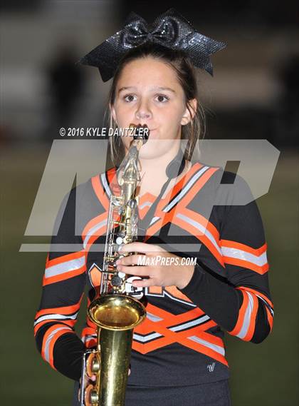 Thumbnail 1 in Leonard vs. Nocona (UIL 3A Division 2 Region 2 bi-district) photogallery.