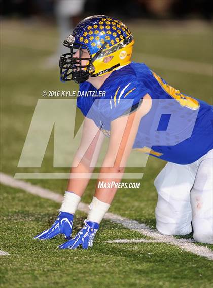 Thumbnail 2 in Leonard vs. Nocona (UIL 3A Division 2 Region 2 bi-district) photogallery.