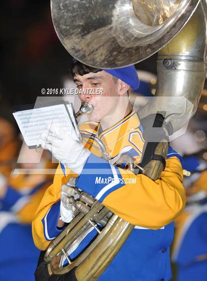 Thumbnail 3 in Leonard vs. Nocona (UIL 3A Division 2 Region 2 bi-district) photogallery.