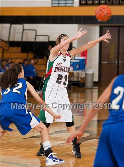 Thumbnail 3 in North Crowley vs The Woodlands (McDonald's Texas Invitational) photogallery.