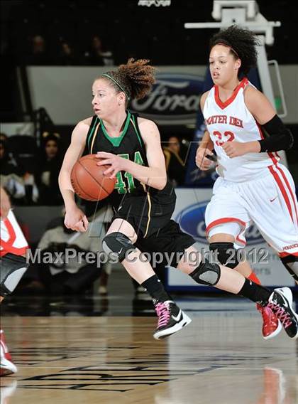Thumbnail 2 in Brea Olinda vs. Mater Dei (CIF SS D1AA Final) photogallery.