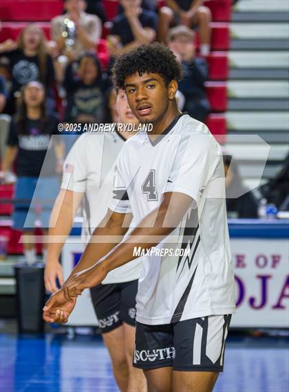 Thumbnail 3 in Regis Groff vs. Pueblo South (CHSAA 4A Semifinal) photogallery.