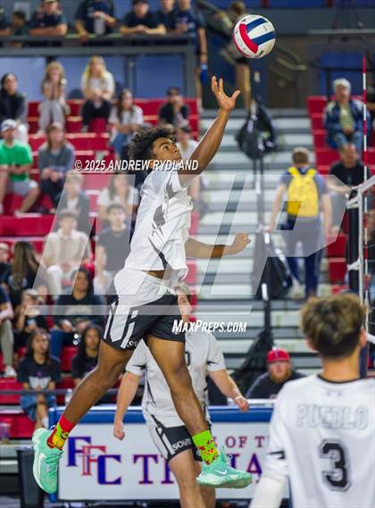 Thumbnail 3 in Regis Groff vs. Pueblo South (CHSAA 4A Semifinal) photogallery.