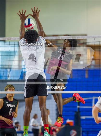 Thumbnail 2 in Regis Groff vs. Pueblo South (CHSAA 4A Semifinal) photogallery.