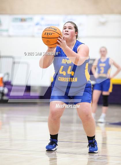 Thumbnail 2 in Bret Harte vs. Ripon Christian (CIF SJS D5 Quarterfinal) photogallery.