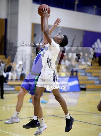 Thumbnail 3 in Branson vs. Compton (Damian Lillard Classic Round 3) photogallery.