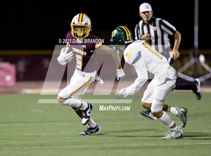 Thumbnail 2 in Royal @ Simi Valley photogallery.