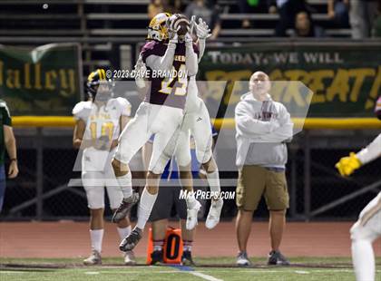 Thumbnail 2 in Royal @ Simi Valley photogallery.