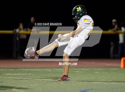 Thumbnail 2 in Royal @ Simi Valley photogallery.