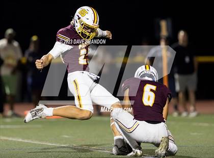 Thumbnail 3 in Royal @ Simi Valley photogallery.