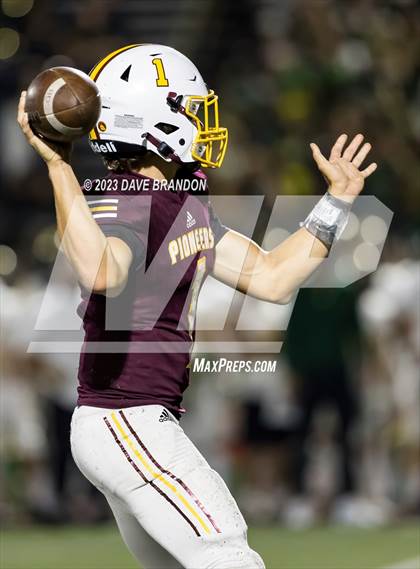 Thumbnail 3 in Royal @ Simi Valley photogallery.