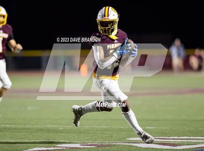 Thumbnail 2 in Royal @ Simi Valley photogallery.