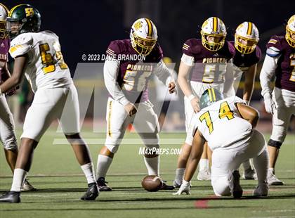 Thumbnail 3 in Royal @ Simi Valley photogallery.