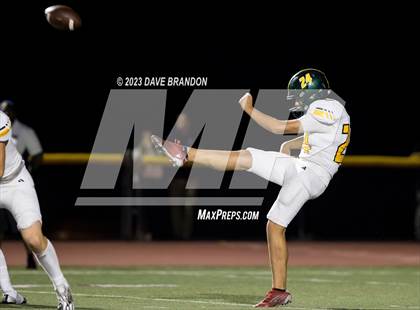 Thumbnail 3 in Royal @ Simi Valley photogallery.