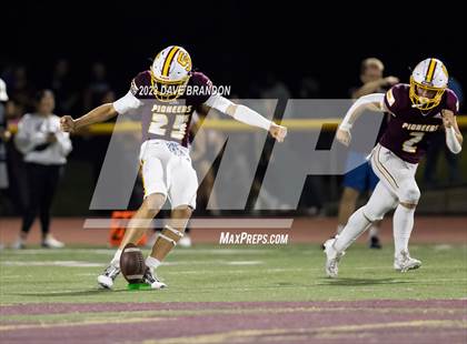Thumbnail 2 in Royal @ Simi Valley photogallery.
