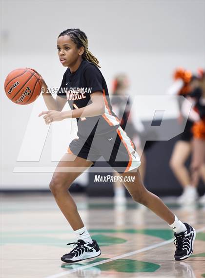 Thumbnail 3 in Bells vs. Commerce (UIL 3A D2 Bi-District Basketball Playoff) photogallery.