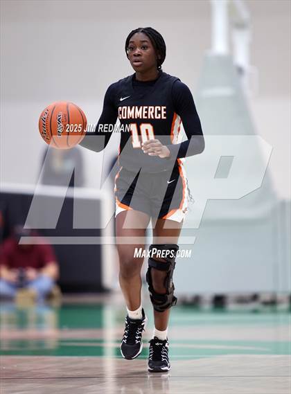 Thumbnail 2 in Bells vs. Commerce (UIL 3A D2 Bi-District Basketball Playoff) photogallery.
